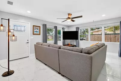 916 Pattison Avenue, Sarasota, FL 34237 - Photo 9