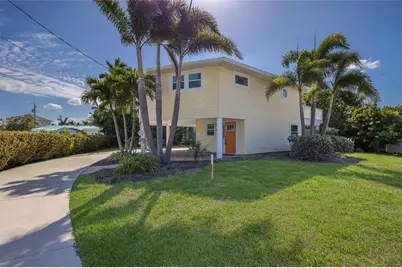 221 85th Street, Holmes Beach, FL 34217 - Photo 3