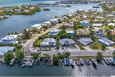 221 85th Street, Holmes Beach, FL 34217 - Photo 37