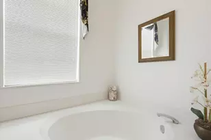 831 Chalmers Dr, Venice, FL 34293 - Photo 23