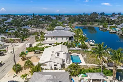 512 67th Street, Holmes Beach, FL 34217 - Photo 13