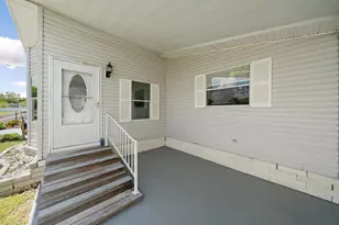 8102 Marie Ln, Ellenton, FL 34222 - Photo 3