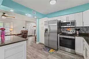 15437 Bedford Cir W, Clearwater, FL 33764 - Photo 3