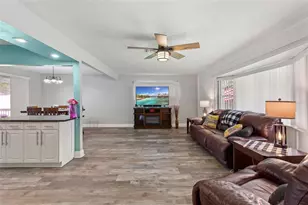 15437 Bedford Cir W, Clearwater, FL 33764 - Photo 5