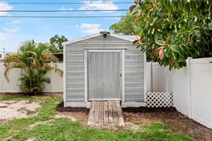 15437 Bedford Cir W, Clearwater, FL 33764 - Photo 23