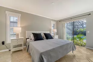 2291 Pine View Cir, Sarasota, FL 34231 - Photo 9
