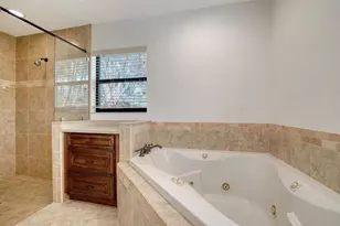 2291 Pine View Cir, Sarasota, FL 34231 - Photo 11
