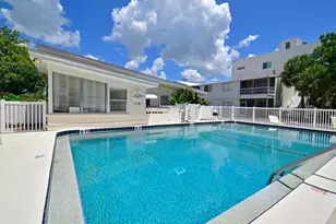 170 Roosevelt Dr, Sarasota, FL 34236 - Photo 15