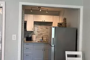 170 Roosevelt Dr, Sarasota, FL 34236 - Photo 9