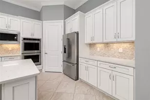 825 Seascape Pl, Sarasota, FL 34240 - Photo 29