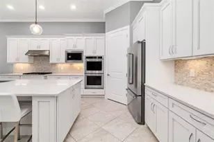825 Seascape Pl, Sarasota, FL 34240 - Photo 29