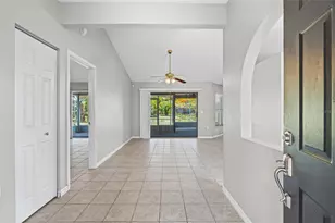 7807 38th Ct E, Sarasota, FL 34243 - Photo 3