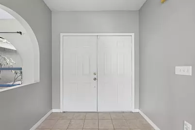 7807 38th Court E, Sarasota, FL 34243 - Photo 5