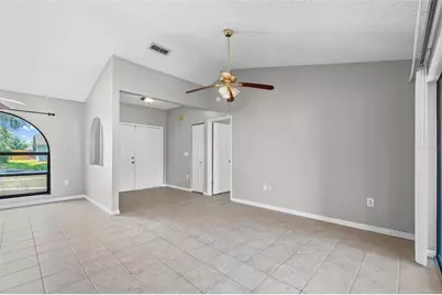 7807 38th Court E, Sarasota, FL 34243 - Photo 9