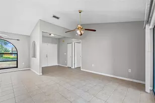 7807 38th Ct E, Sarasota, FL 34243 - Photo 9