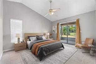 7807 38th Ct E, Sarasota, FL 34243 - Photo 11