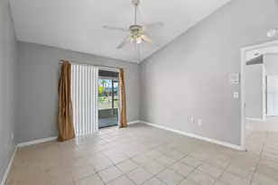 7807 38th Ct E, Sarasota, FL 34243 - Photo 15