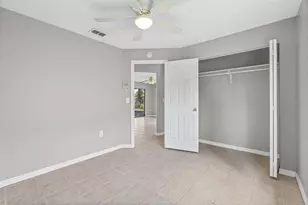 7807 38th Ct E, Sarasota, FL 34243 - Photo 35