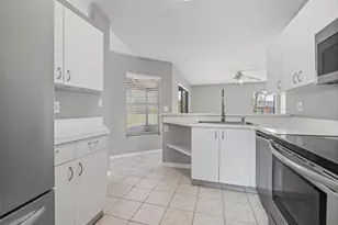 7807 38th Ct E, Sarasota, FL 34243 - Photo 23