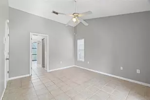 7807 38th Ct E, Sarasota, FL 34243 - Photo 13