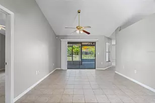 7807 38th Ct E, Sarasota, FL 34243 - Photo 7