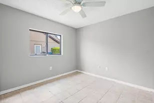 7807 38th Ct E, Sarasota, FL 34243 - Photo 33