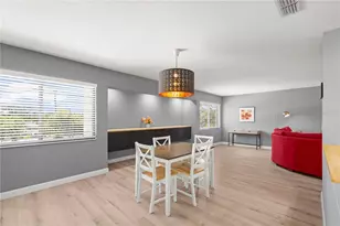 2746 Orchid Oaks Dr, Sarasota, FL 34239 - Photo 5