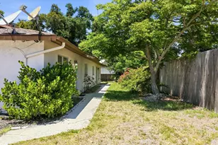 2777 Dueby St, Sarasota, FL 34231 - Photo 3