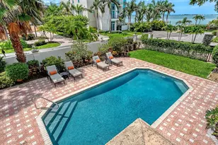 1023 Tocobaga Ln, Sarasota, FL 34236 - Photo 17