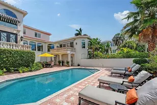 1023 Tocobaga Ln, Sarasota, FL 34236 - Photo 5
