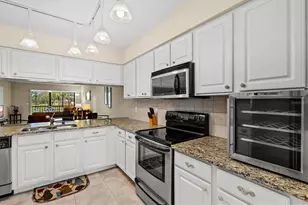 5713 Avista Dr, Sarasota, FL 34243 - Photo 9