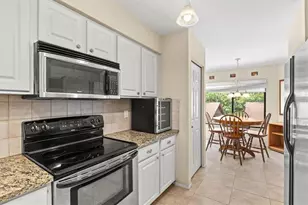 5713 Avista Dr, Sarasota, FL 34243 - Photo 7