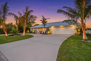 618 Gladstone Ln, Holmes Beach, FL 34217 - Photo 1