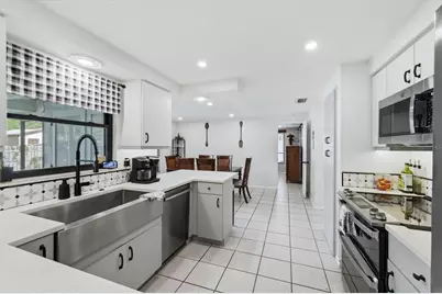 4913 Almanza Avenue, Sarasota, FL 34235 - Photo 13