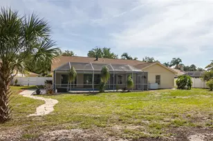 8432 Palm Lakes Ct, Sarasota, FL 34243 - Photo 15