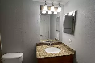 2650 Coconut Bay Ln Ln, Sarasota, FL 34237 - Photo 11