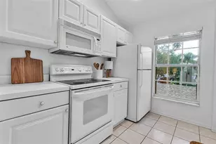 8340 Wingate Dr, Sarasota, FL 34238 - Photo 11