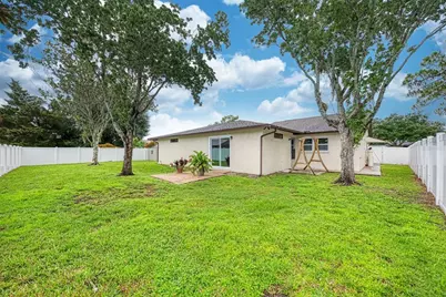 1330 Georgetowne Circle, Sarasota, FL 34232 - Photo 37
