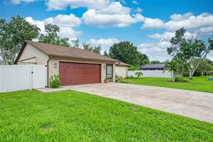 1330 Georgetowne Cir, Sarasota, FL 34232 - Photo 3