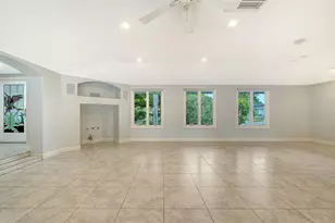 3424 Tanglewood Dr, Sarasota, FL 34239 - Photo 13