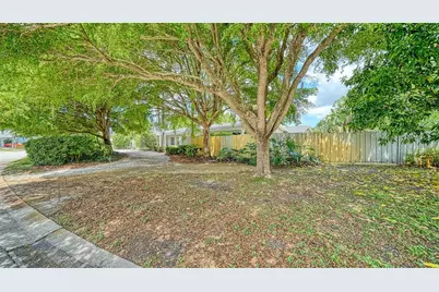 3424 Tanglewood Drive, Sarasota, FL 34239 - Photo 3