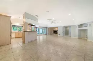 3424 Tanglewood Dr, Sarasota, FL 34239 - Photo 11