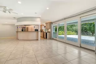 3424 Tanglewood Dr, Sarasota, FL 34239 - Photo 15