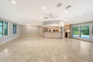 3424 Tanglewood Dr, Sarasota, FL 34239 - Photo 9