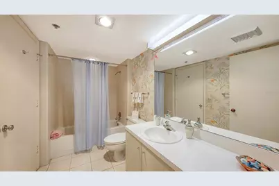 1045 Gulf Of Mexico Drive #301, Longboat Key, FL 34228 - Photo 33