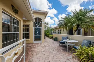 216 Vista Del Lago Way, Venice, FL 34292 - Photo 3