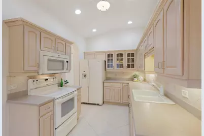 216 Vista Del Lago Way, Venice, FL 34292 - Photo 9