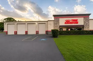 1429 10th St E, Palmetto, FL 34221 - Photo 1