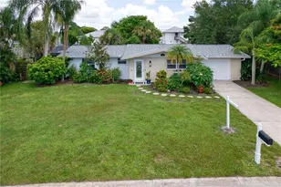 510 Dona Dr, Nokomis, FL 34275 - Photo 1