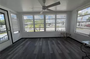 5221 Beechmont Ave, Sarasota, FL 34234 - Photo 13